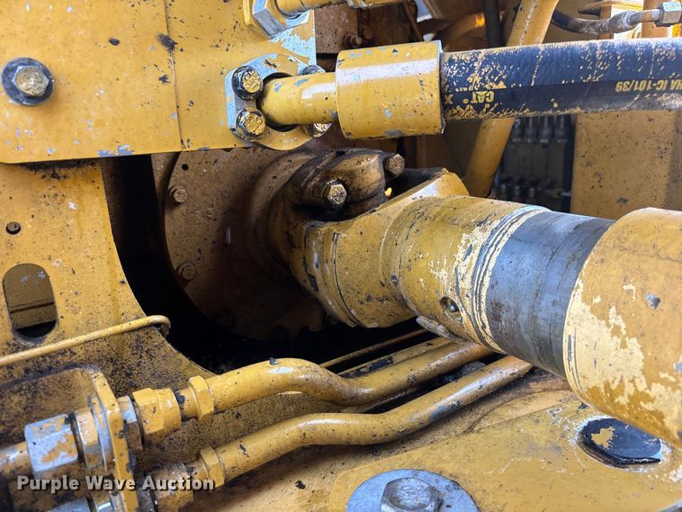 image for item YA3979 2015 Caterpillar 988K wheel loader