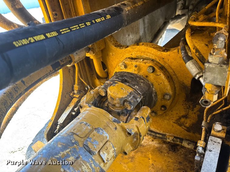 image for item YA3979 2015 Caterpillar 988K wheel loader
