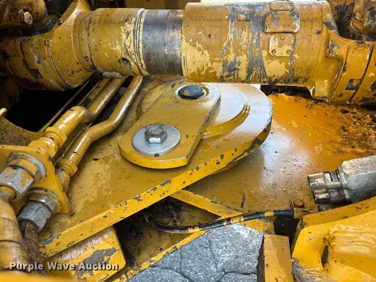 image for item YA3979 2015 Caterpillar 988K wheel loader