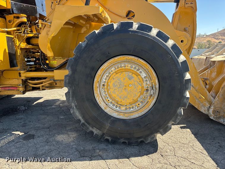 image for item YA3979 2015 Caterpillar 988K wheel loader