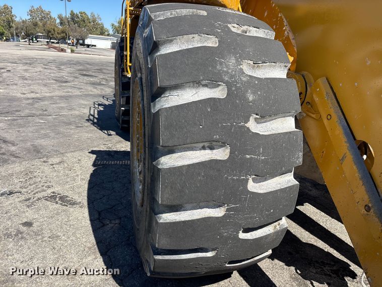 image for item YA3979 2015 Caterpillar 988K wheel loader