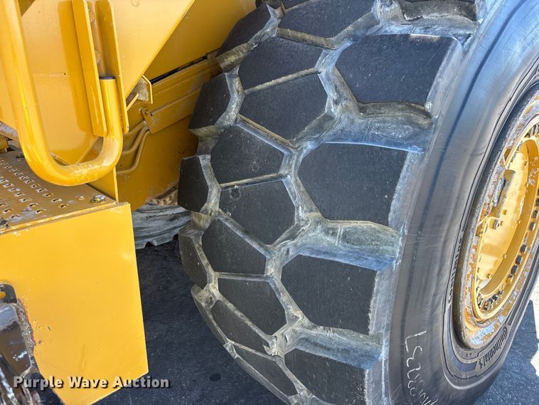 image for item YA3979 2015 Caterpillar 988K wheel loader