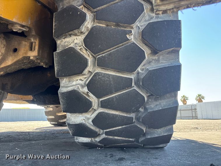 image for item YA3979 2015 Caterpillar 988K wheel loader