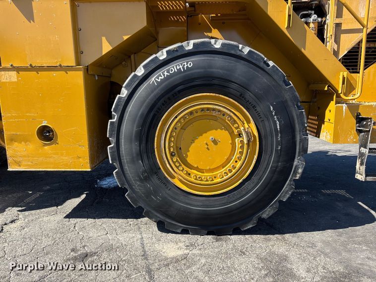 image for item YA3979 2015 Caterpillar 988K wheel loader