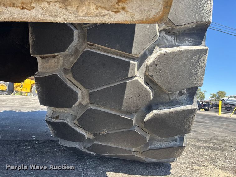image for item YA3979 2015 Caterpillar 988K wheel loader