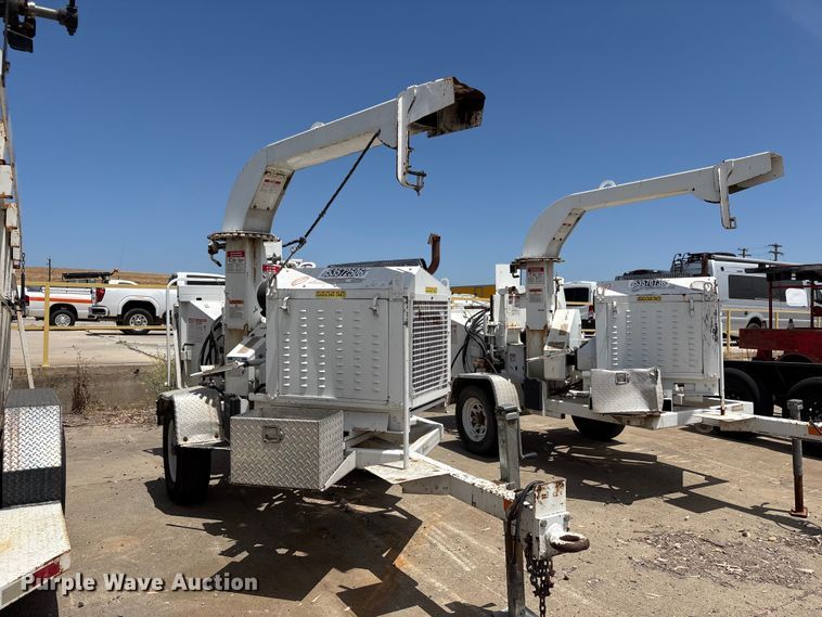 image for item YA4004 2017 Bandit 200 wood chipper