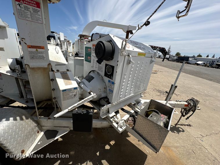 image for item YA4004 2017 Bandit 200 wood chipper