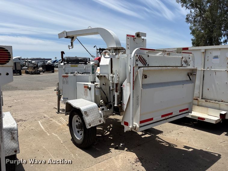 image for item YA4004 2017 Bandit 200 wood chipper