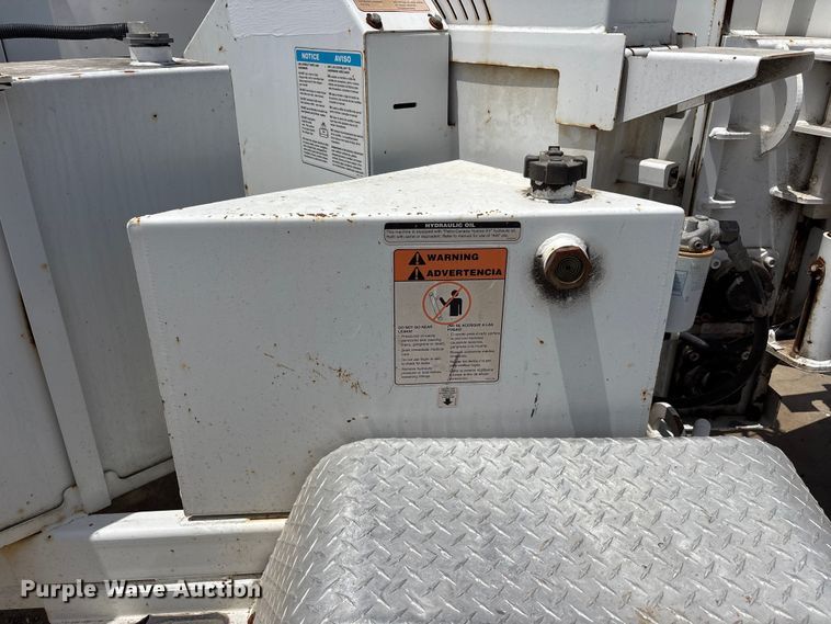 image for item YA4004 2017 Bandit 200 wood chipper