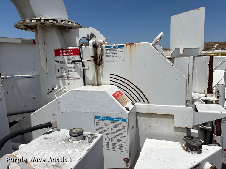 image for item YA4004 2017 Bandit 200 wood chipper