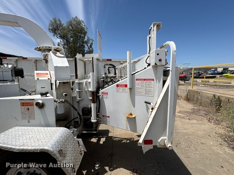 image for item YA4004 2017 Bandit 200 wood chipper