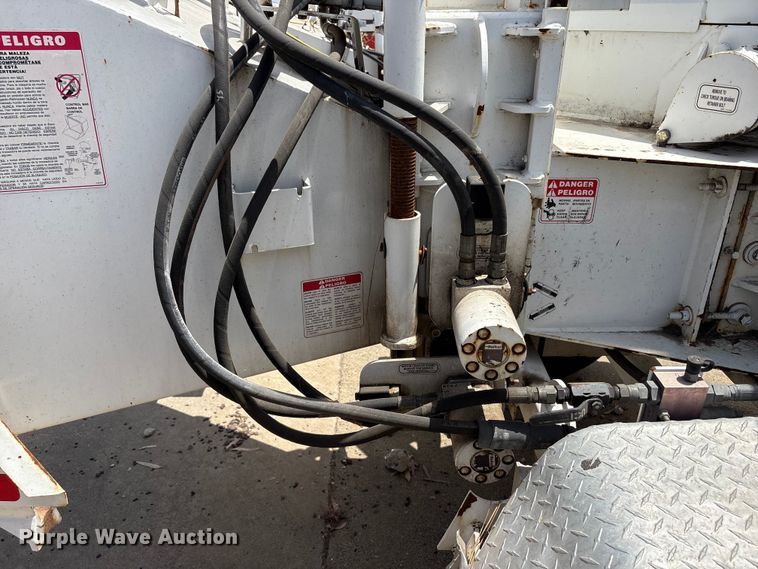 image for item YA4004 2017 Bandit 200 wood chipper