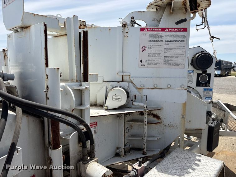 image for item YA4004 2017 Bandit 200 wood chipper