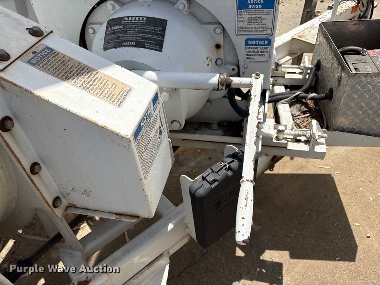 image for item YA4004 2017 Bandit 200 wood chipper
