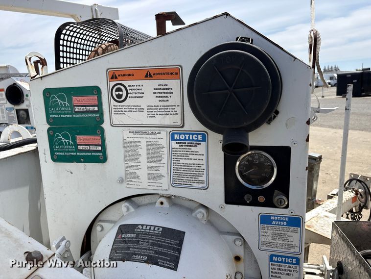 image for item YA4004 2017 Bandit 200 wood chipper