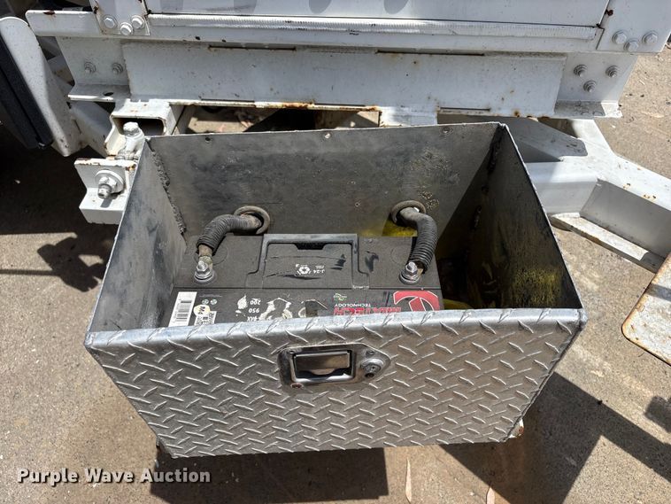 image for item YA4004 2017 Bandit 200 wood chipper