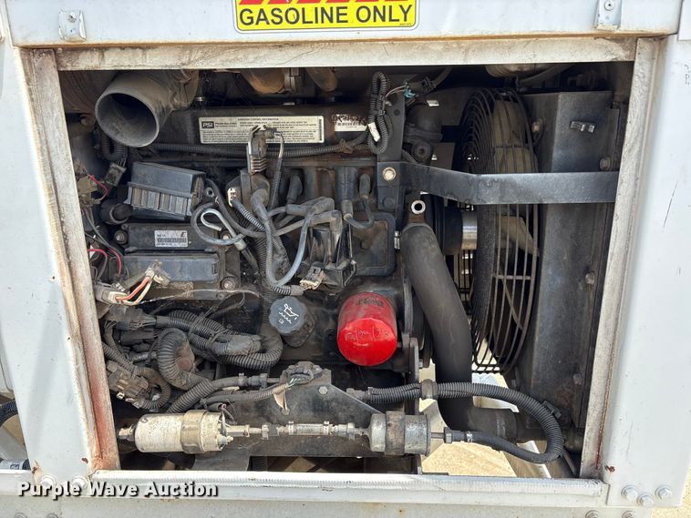 image for item YA4004 2017 Bandit 200 wood chipper