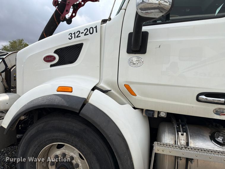 image for item YA4158 2016 Peterbilt 567 sewer jetter truck