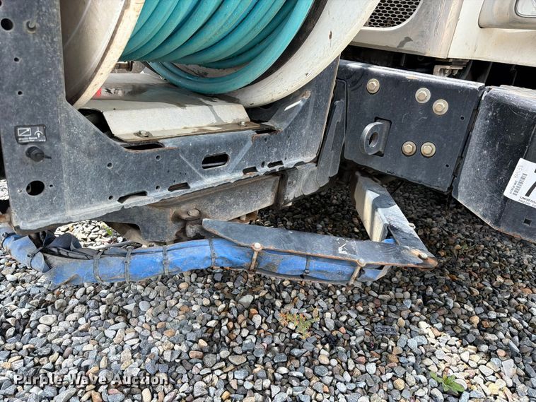 image for item YA4158 2016 Peterbilt 567 sewer jetter truck