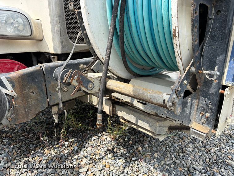 image for item YA4158 2016 Peterbilt 567 sewer jetter truck
