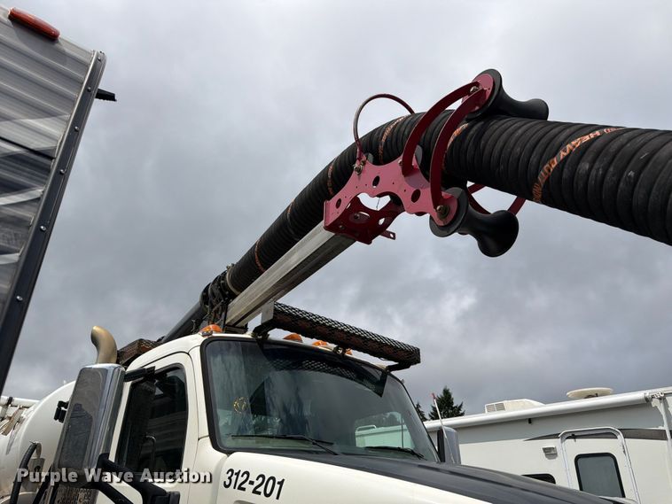 image for item YA4158 2016 Peterbilt 567 sewer jetter truck