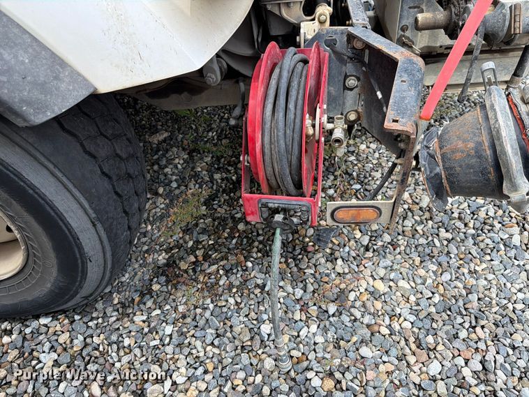image for item YA4158 2016 Peterbilt 567 sewer jetter truck