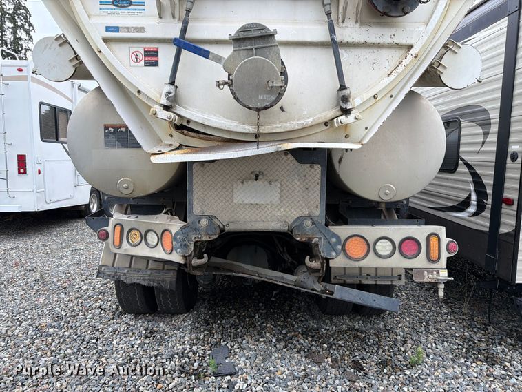 image for item YA4158 2016 Peterbilt 567 sewer jetter truck