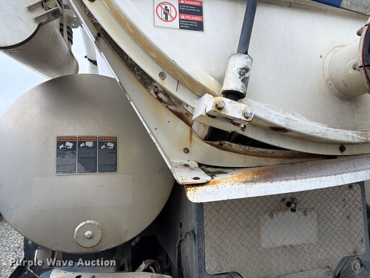 image for item YA4158 2016 Peterbilt 567 sewer jetter truck