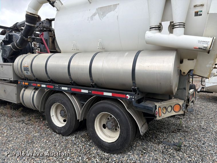 image for item YA4158 2016 Peterbilt 567 sewer jetter truck