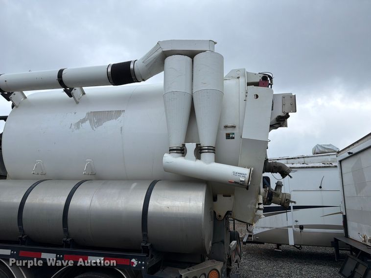 image for item YA4158 2016 Peterbilt 567 sewer jetter truck