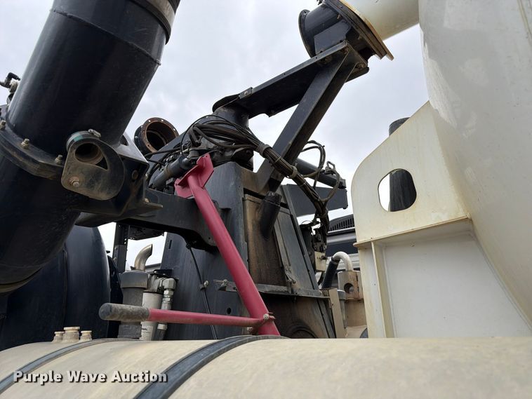 image for item YA4158 2016 Peterbilt 567 sewer jetter truck