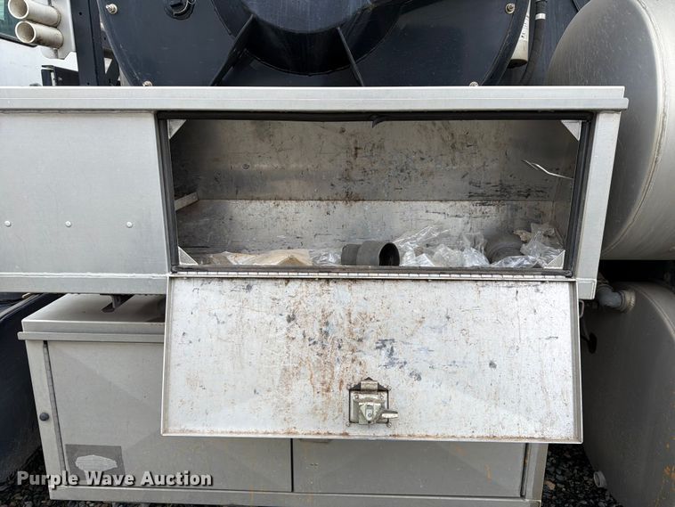 image for item YA4158 2016 Peterbilt 567 sewer jetter truck