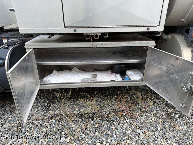 image for item YA4158 2016 Peterbilt 567 sewer jetter truck