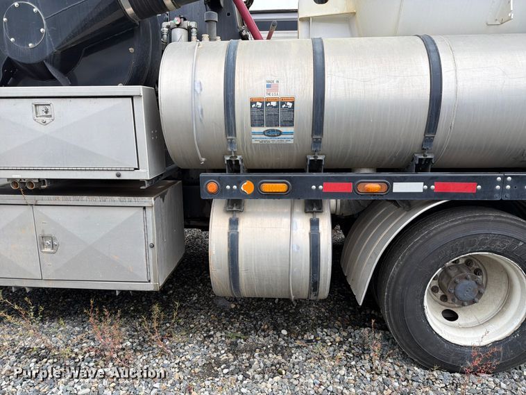 image for item YA4158 2016 Peterbilt 567 sewer jetter truck