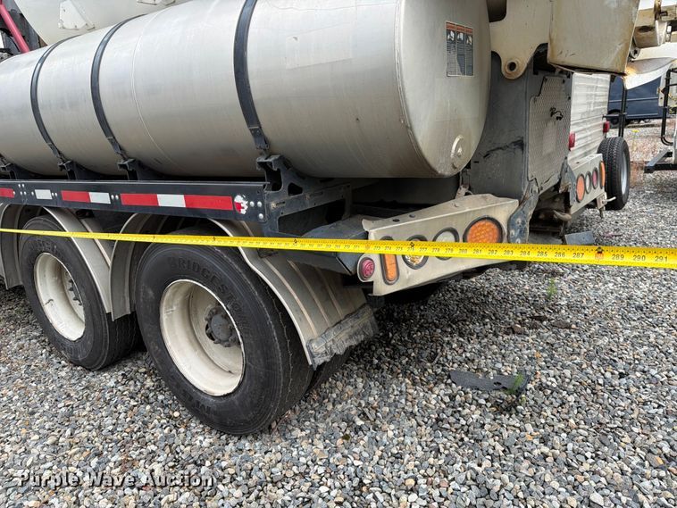 image for item YA4158 2016 Peterbilt 567 sewer jetter truck