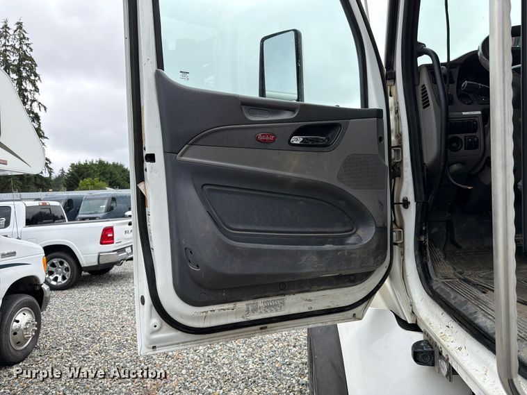 image for item YA4158 2016 Peterbilt 567 sewer jetter truck