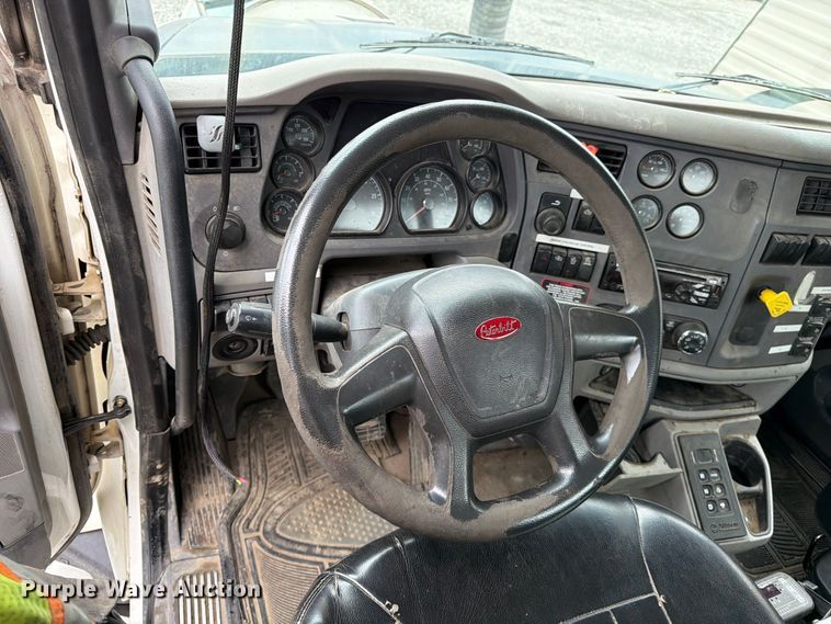 image for item YA4158 2016 Peterbilt 567 sewer jetter truck