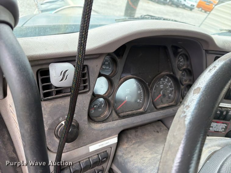 image for item YA4158 2016 Peterbilt 567 sewer jetter truck