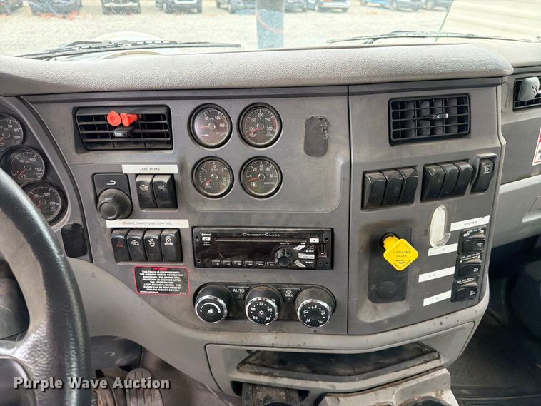 image for item YA4158 2016 Peterbilt 567 sewer jetter truck