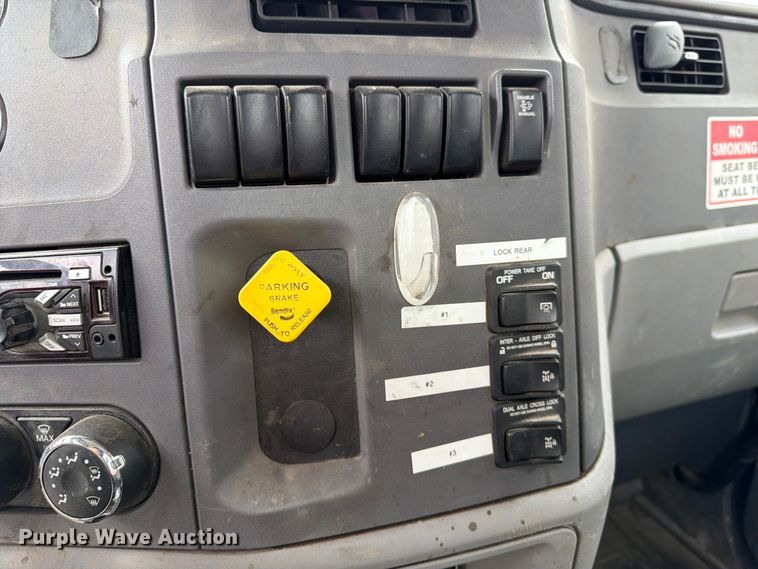 image for item YA4158 2016 Peterbilt 567 sewer jetter truck