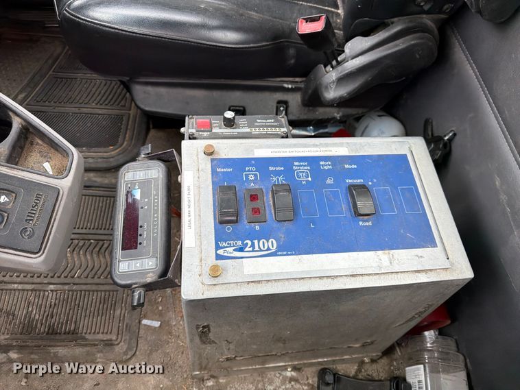 image for item YA4158 2016 Peterbilt 567 sewer jetter truck