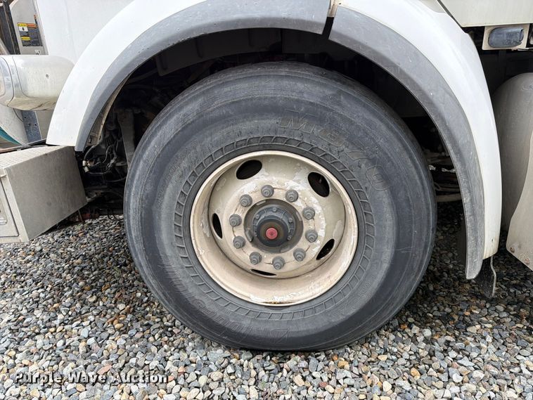 image for item YA4158 2016 Peterbilt 567 sewer jetter truck