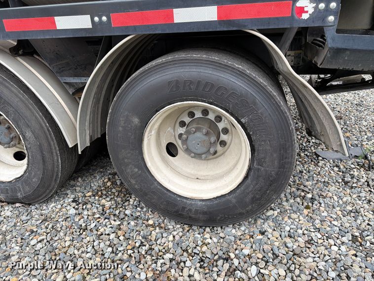 image for item YA4158 2016 Peterbilt 567 sewer jetter truck