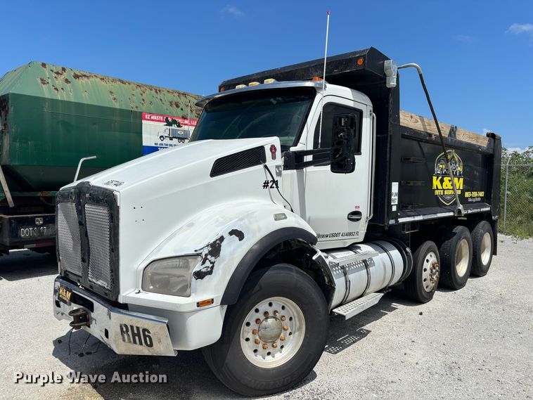 2017 Kenworth T880 dump truck