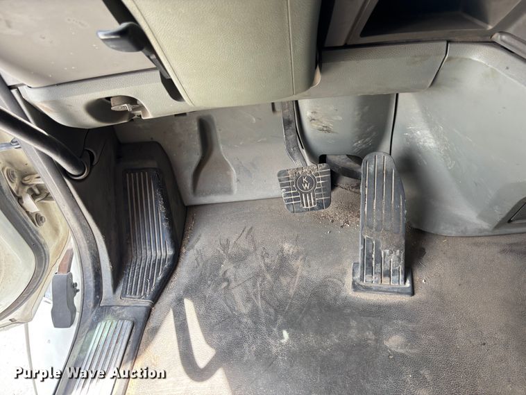 image for item YA4221 2017 Kenworth T880 dump truck