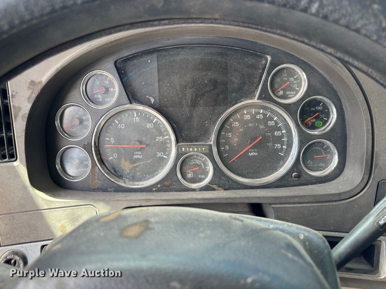 image for item YA4221 2017 Kenworth T880 dump truck
