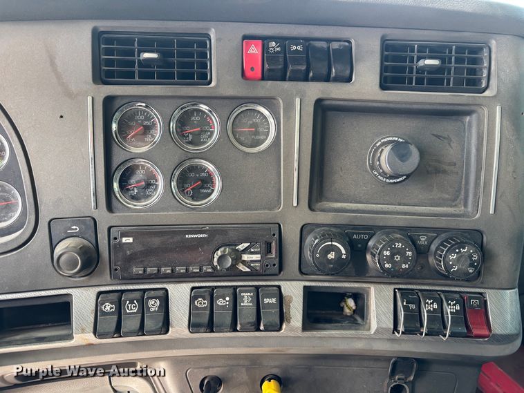 image for item YA4221 2017 Kenworth T880 dump truck