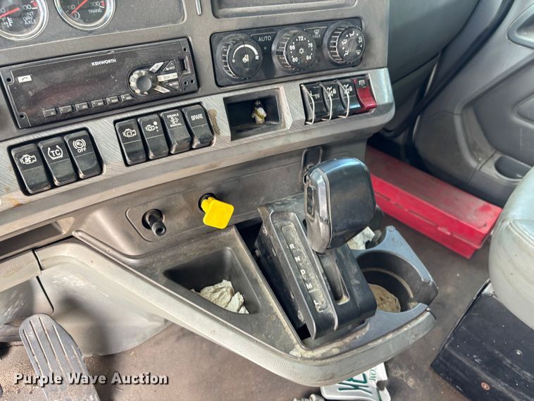 image for item YA4221 2017 Kenworth T880 dump truck