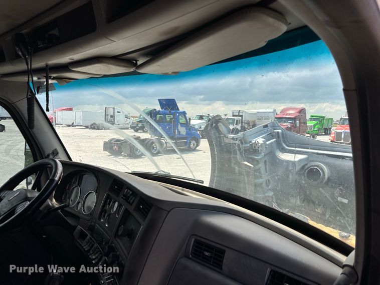 image for item YA4221 2017 Kenworth T880 dump truck