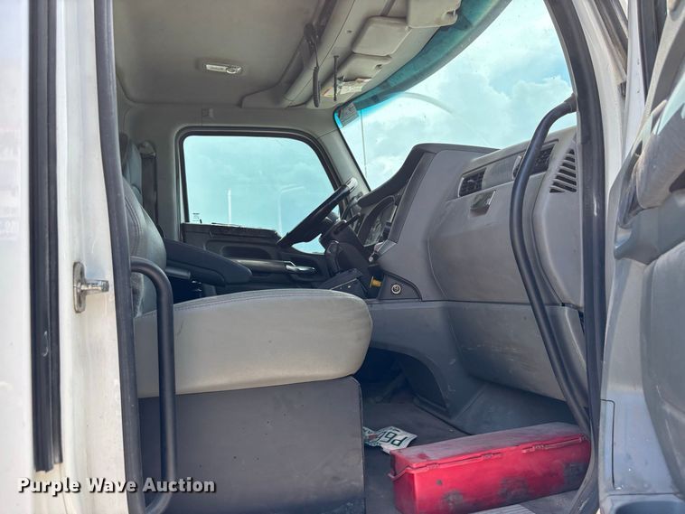 image for item YA4221 2017 Kenworth T880 dump truck
